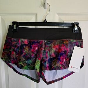 NWT Lululemon Speed Up 2.5" Lined Shorts (Size 6)